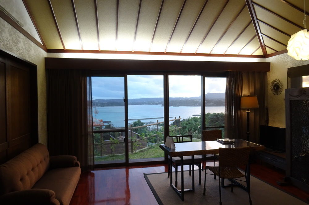 Ocean Hills Kouri Hotell Nakijin Exteriör bild