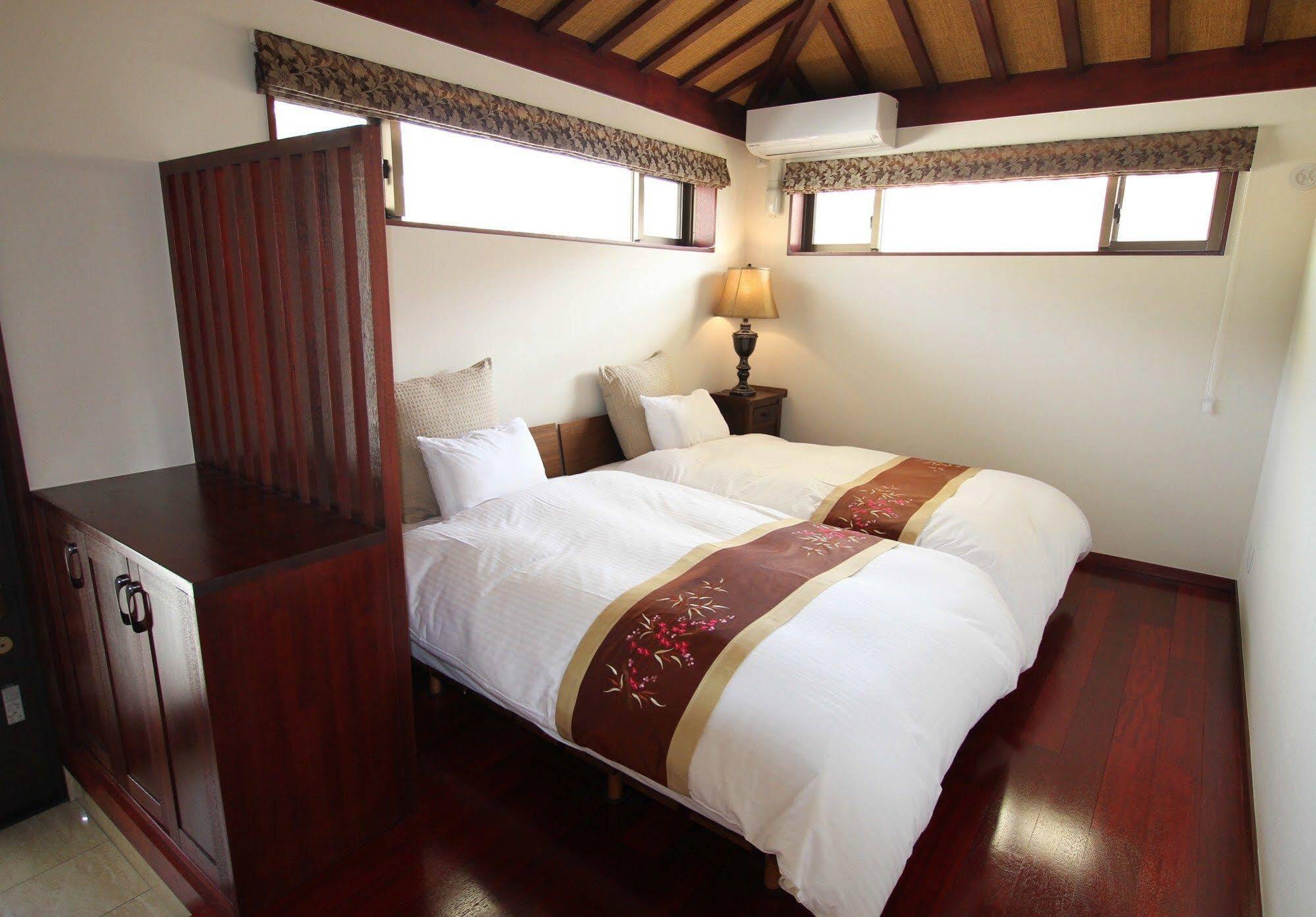 Ocean Hills Kouri Hotell Nakijin Exteriör bild