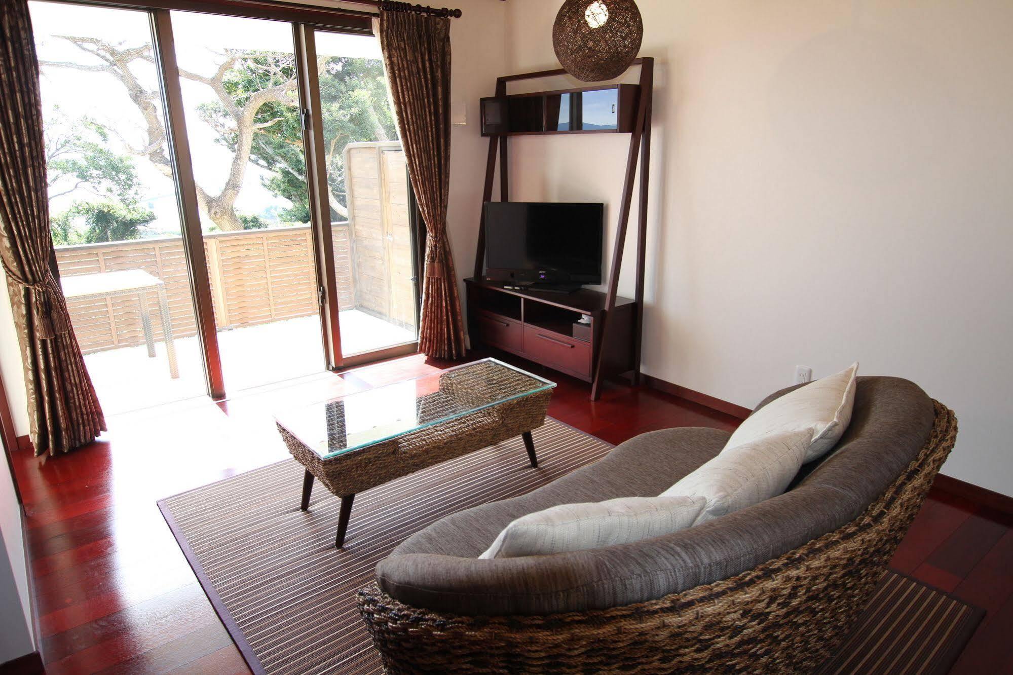 Ocean Hills Kouri Hotell Nakijin Exteriör bild